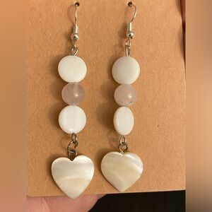 Polished shell heart and quartz earrings 🤍